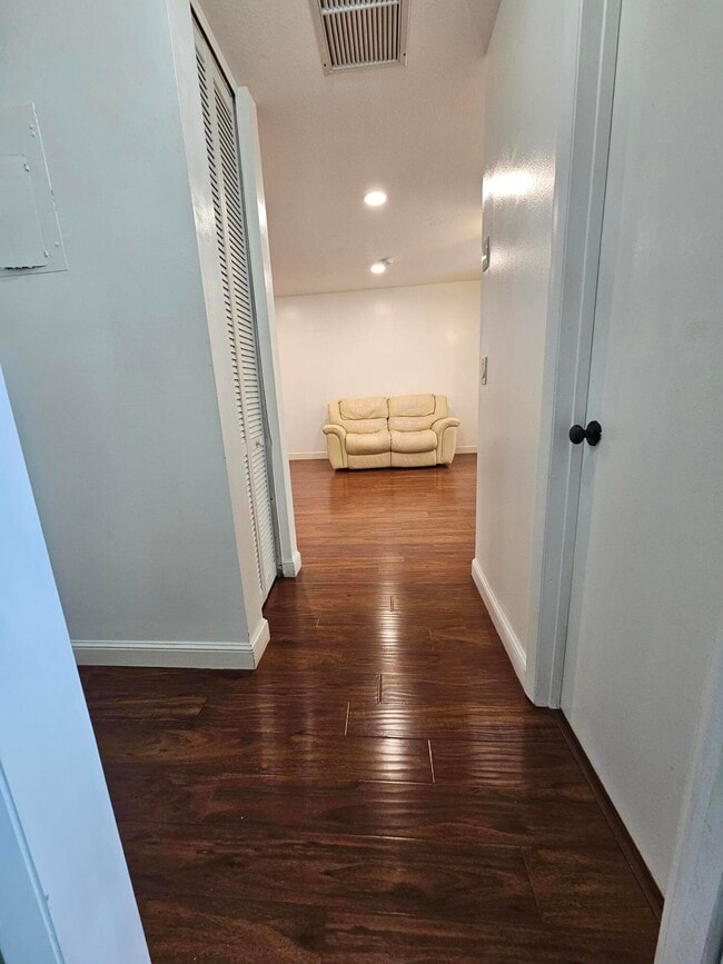 Building Photo - 2790 Ashley Dr E