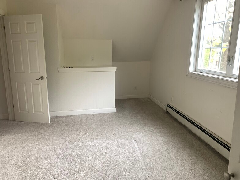 Main Bedroom - 1369 Saint Clair Ave