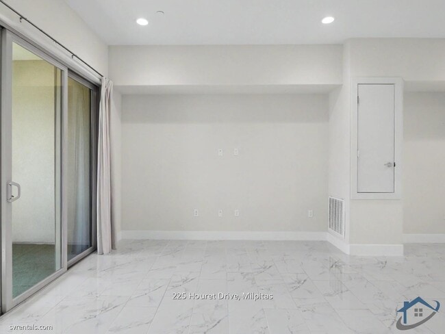 Building Photo - 225 Houret Dr