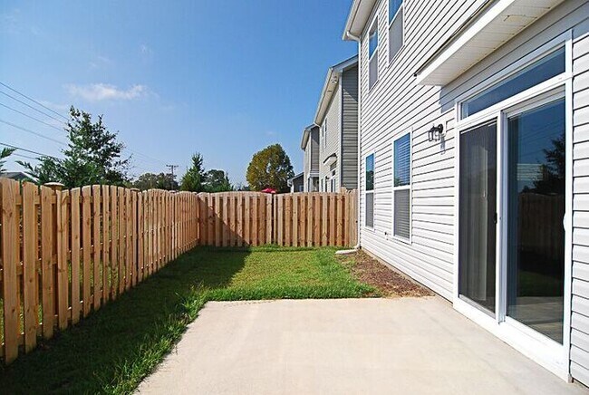 Building Photo - 421 Hosea Ct