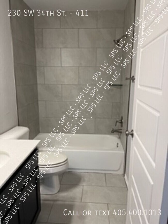 Building Photo - 230 SW 34th St