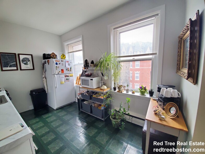 Building Photo - 199 Winthrop Rd