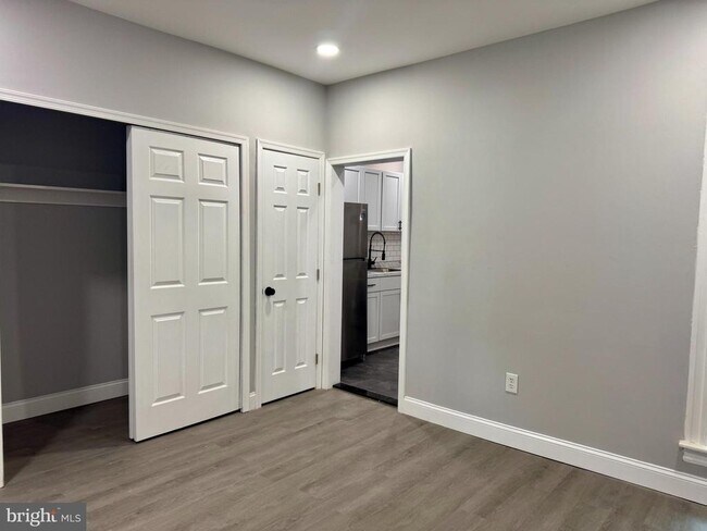 Building Photo - 2128 W 65th Ave