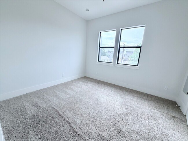 Building Photo - 2913 Leeland St