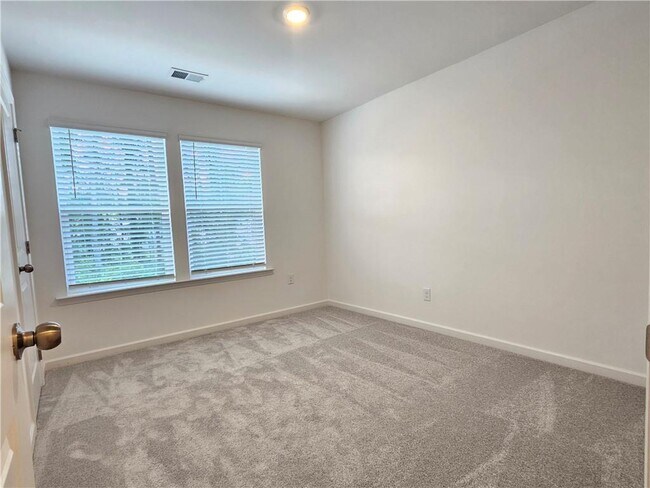 Building Photo - 2427 Livi Ln