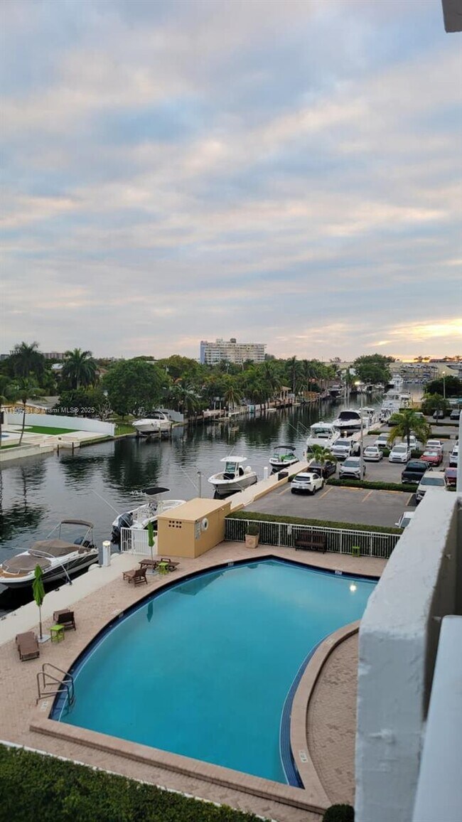 Building Photo - 2020 NE 135th St