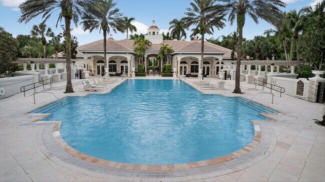 Building Photo - 10337 Trianon Pl