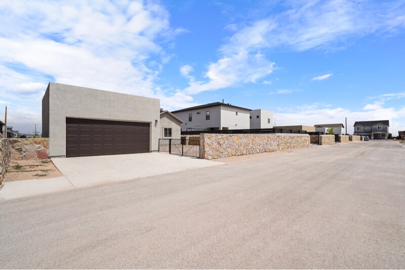 Building Photo - 2217 Tony Harper St