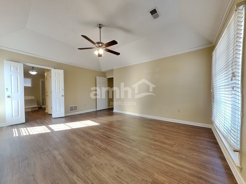 Building Photo - 9357 Bryant Trent Blvd