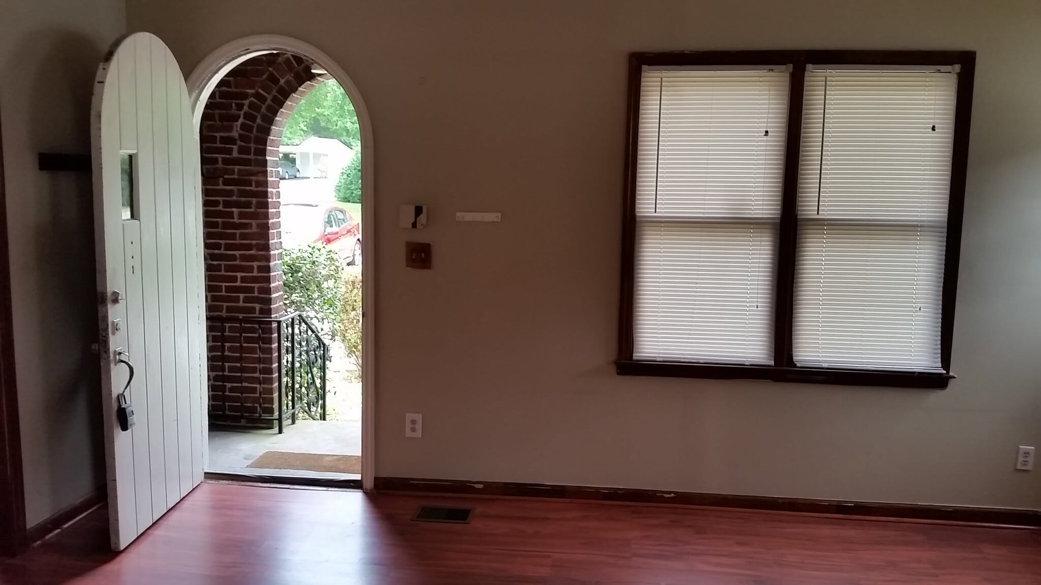 Building Photo - 1006 McMahan Ave