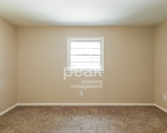 Building Photo - $1300! 3Bed/1Bath in Center Point! Available Now!
