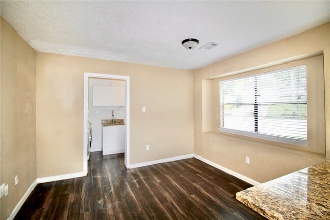 Building Photo - 4701 Spring Ln