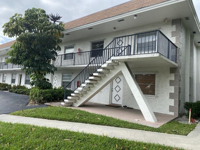Building Photo - 227 Castlewood Dr