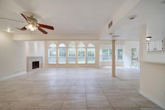 Building Photo - 10509 Doering Ln