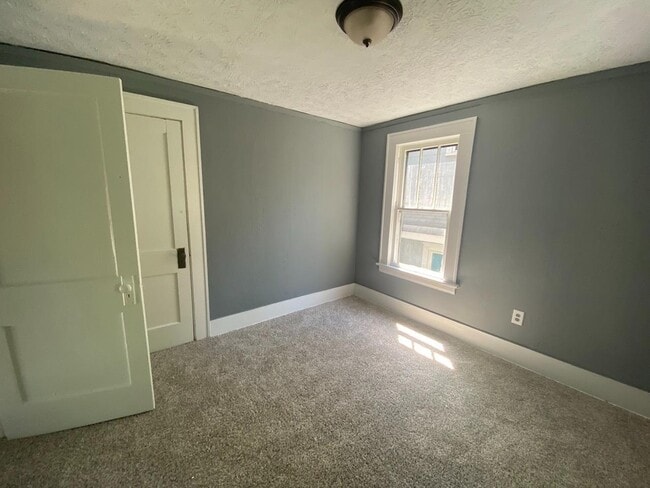 Building Photo - 937 Lawton St