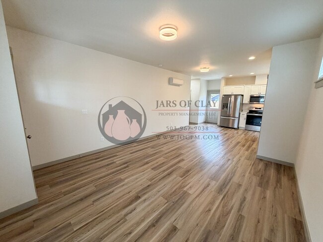 Building Photo - Newer Build- Ready for Move In