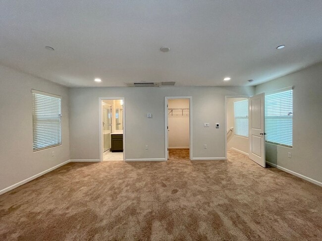 Building Photo - Newer Napa 2 Bedroom 2 Bathroom Condo; Both Bedrooms En-Suite