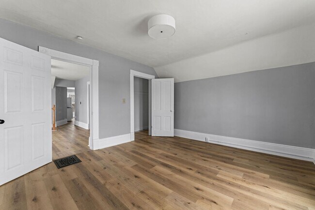 Building Photo - 506 E Parkway Ave