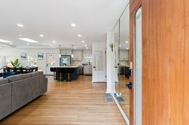 Building Photo - Fully Furnished: Beautiful 4-Bedroom Home ...