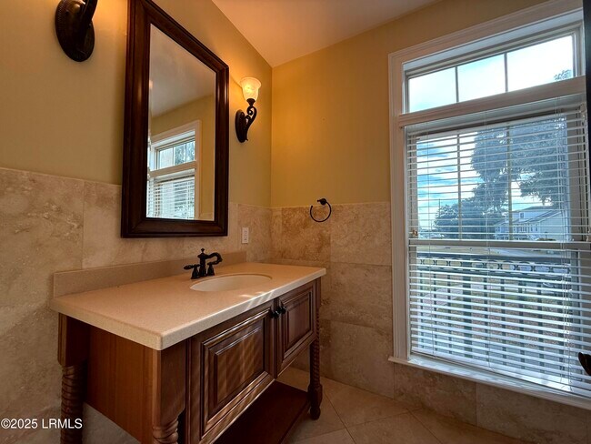 Building Photo - 54 Battery Crk Clb Dr