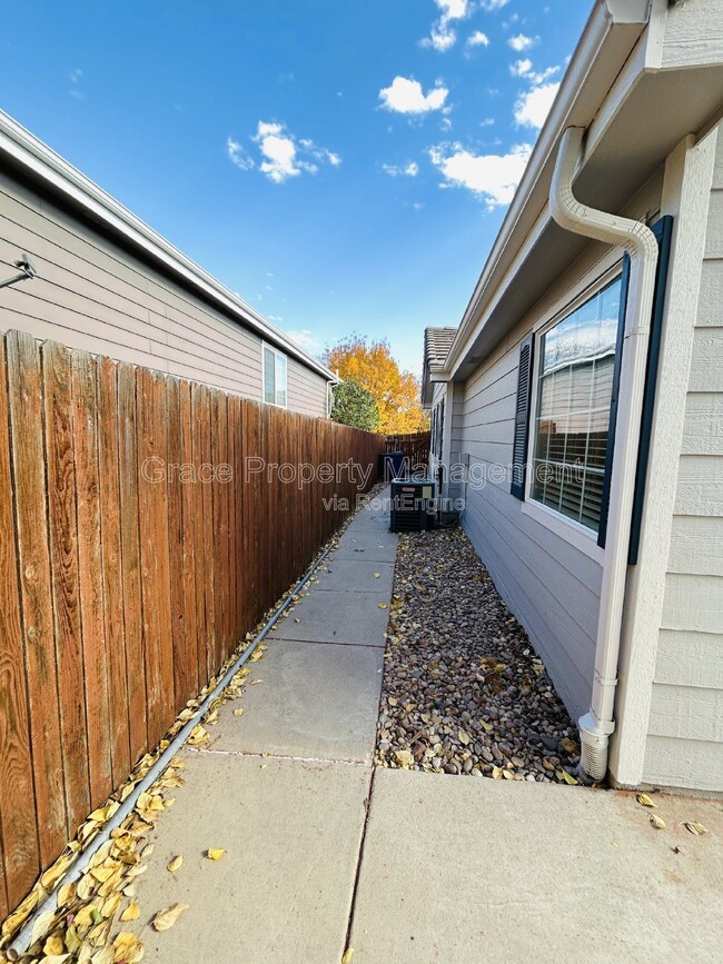 Building Photo - 479 Hayloft Way