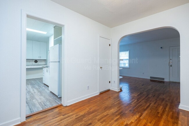 Building Photo - 619 N Glendale St