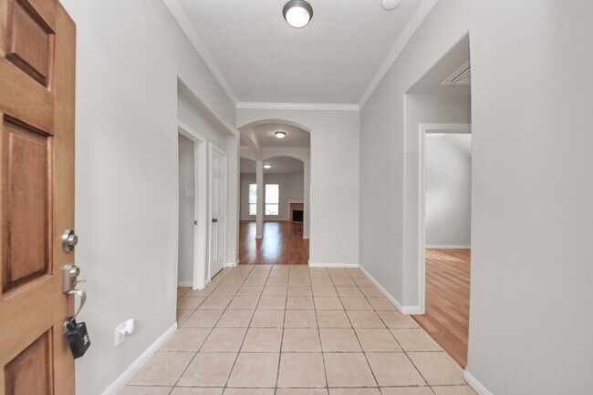 Building Photo - 8719 Sailing Dr