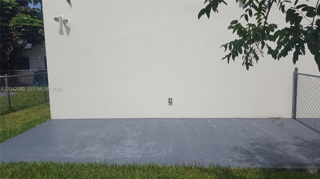 Building Photo - 1029 SW 11th Ave