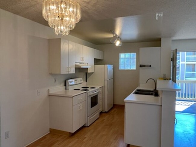 Building Photo - 2 Bedroom / 1.5 Bath upstairs unit in Ewa ...