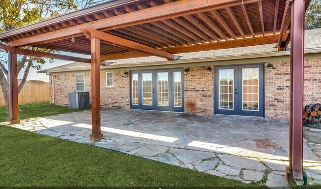 Building Photo - 1024 W Apache Trail