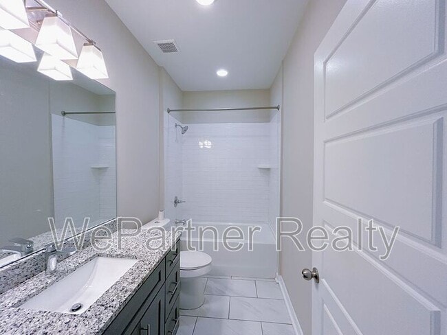 Building Photo - 2031 Ocean Dr NW