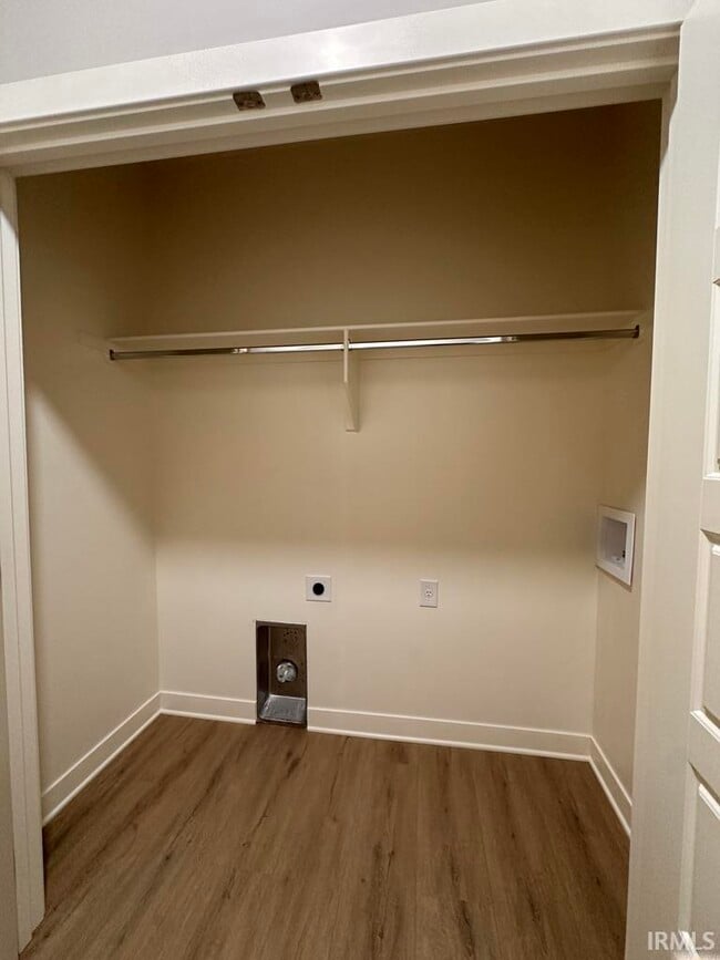Building Photo - 3795 High Pointe Dr