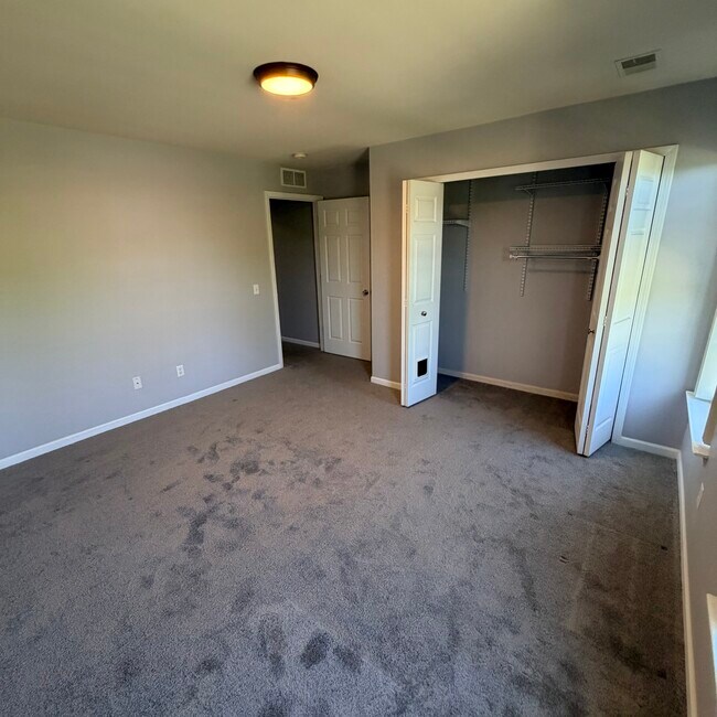 Building Photo - 543 Addington Ln