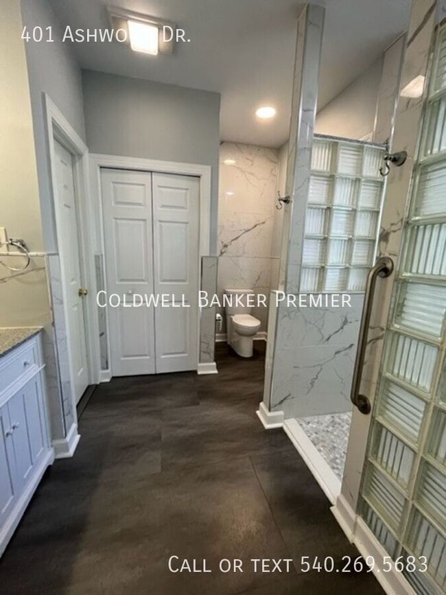 Building Photo - 401 Ashwood Dr