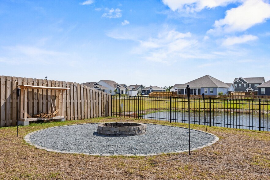 Building Photo - 93 Whalebone Ave