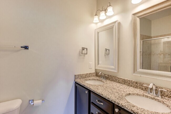 Building Photo - Townhome minutes from Lenovo Center: Available September 10th