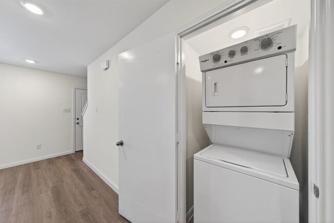 Building Photo - 2065 E Gemini Dr