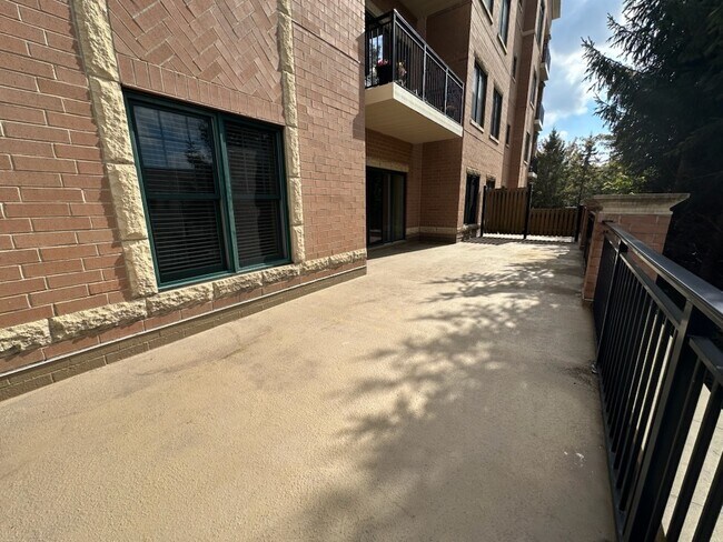 Building Photo - 5100 W 96th St