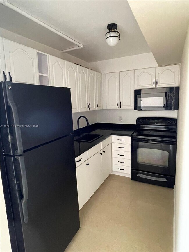 Building Photo - 1881 Washington Ave