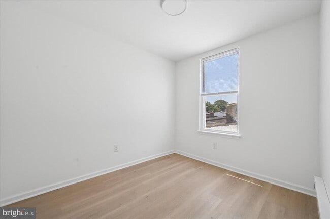 Building Photo - 330 N 61st St