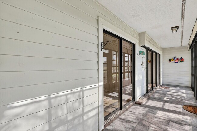 Building Photo - 6184 SE Georgetown Pl