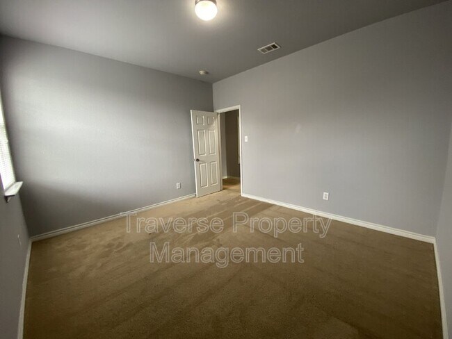 Building Photo - 601 Port Royale Way