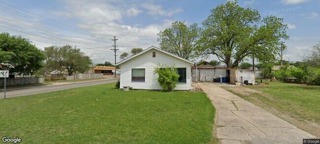 Building Photo - 115 W Willow Ave