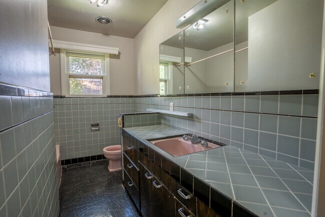 Building Photo - 182 S 800 E