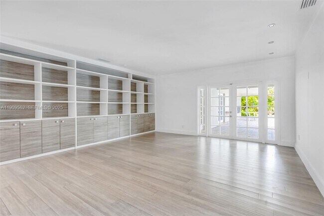 Building Photo - 13820 SW 82nd Ave