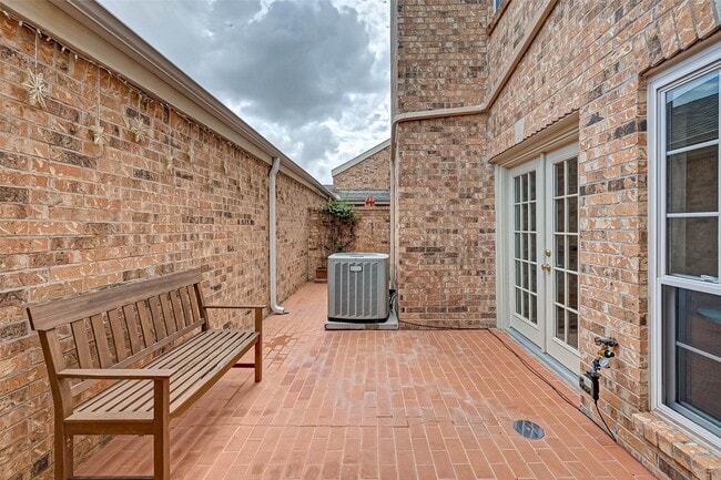 Building Photo - 600 Wilcrest Dr