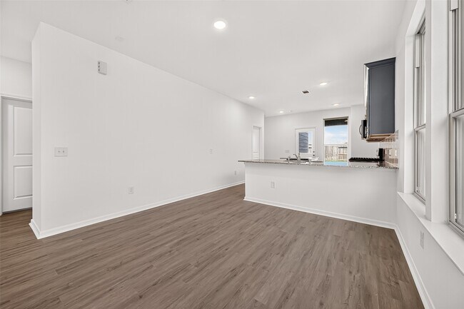Building Photo - 16737 Oak Bough Dr