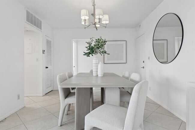 Building Photo - 2701 N Ocean Blvd