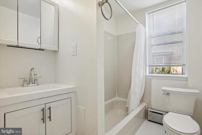 Building Photo - 714 Tasker St