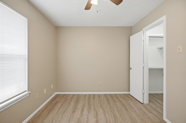 Building Photo - 7406 Waco Ave